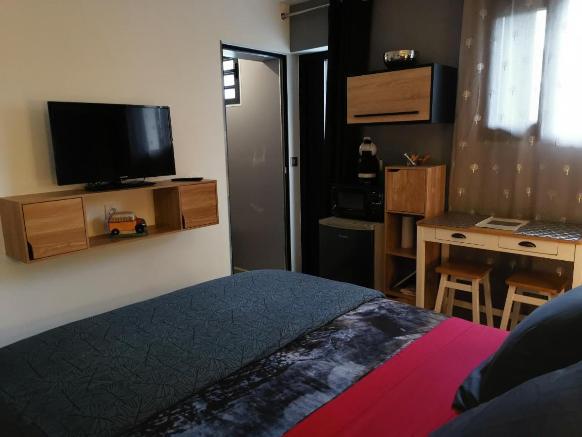 Hostal 170 Room 15 Service Appartement เลอ ตอมปง ภายนอก รูปภาพ
